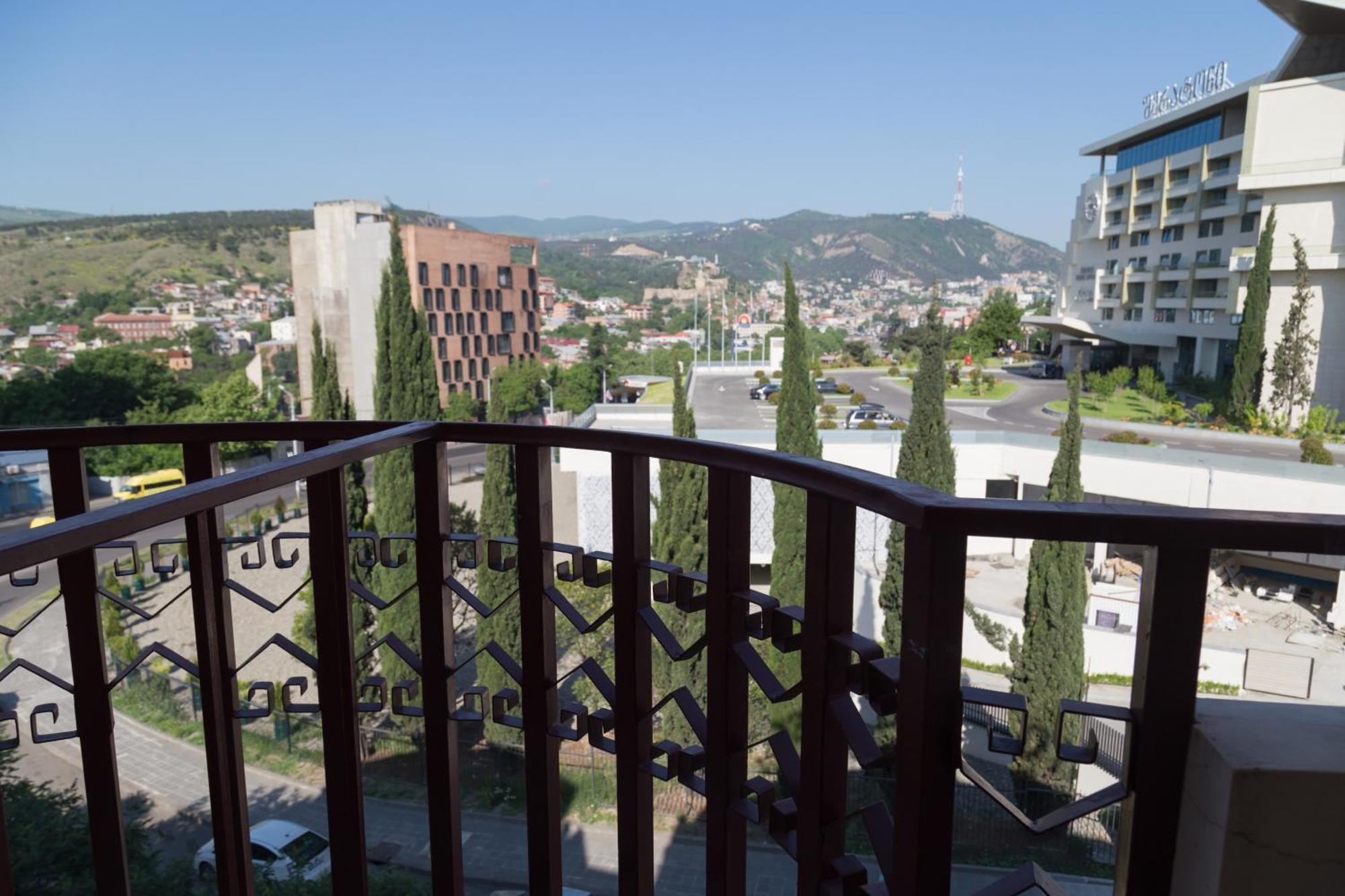Begi Hotel Tbilisi Exterior foto